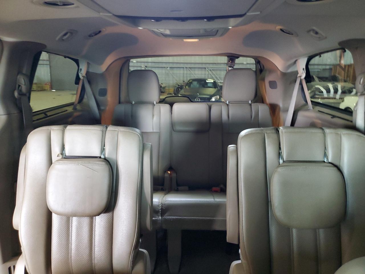 2015 Chrysler Town & Country Touring L VIN: 2C4RC1CGXFR573709 Lot: 84263355