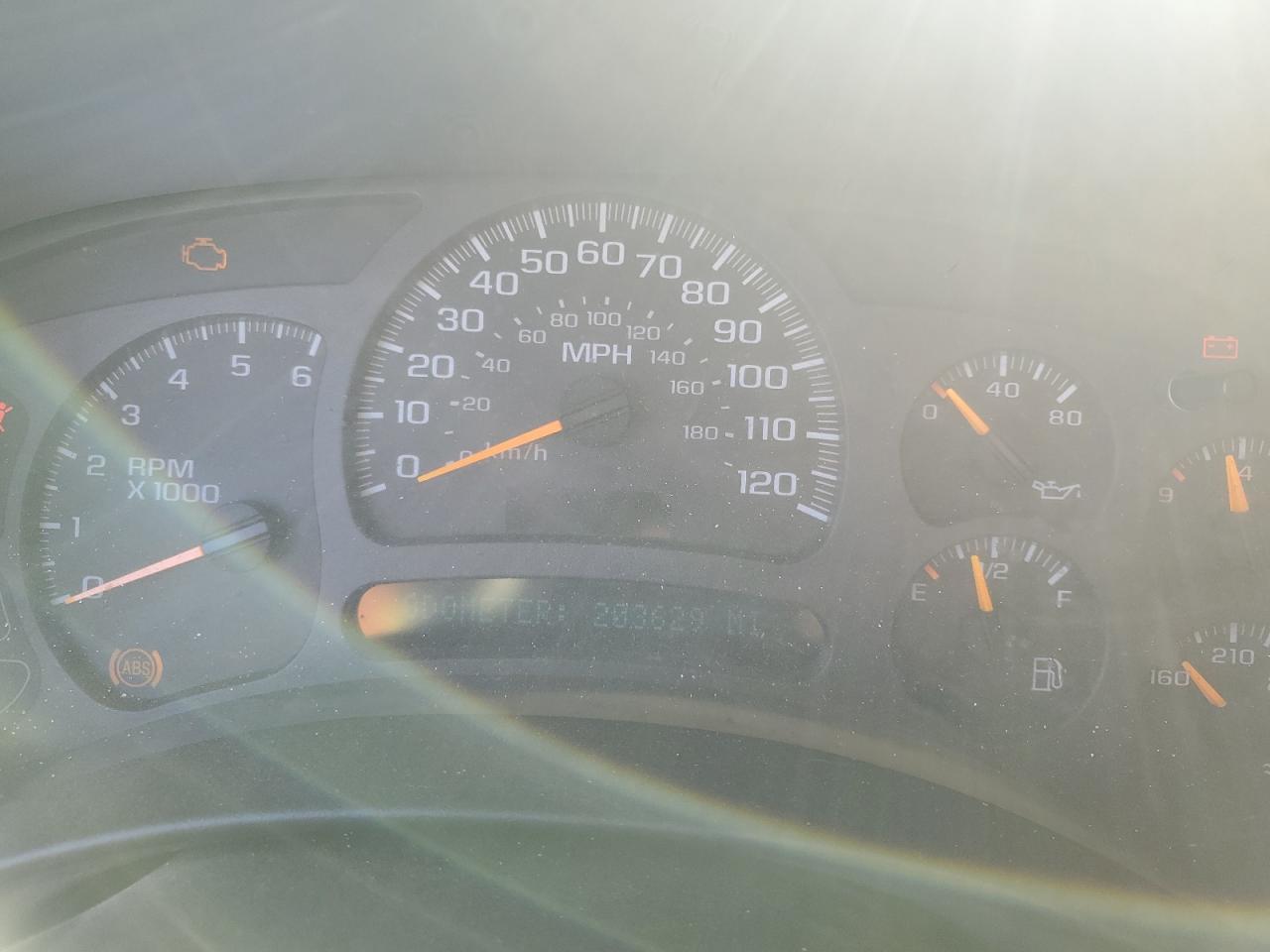 2003 Chevrolet Suburban K1500 VIN: 1GNFK16Z23J225431 Lot: 81969315