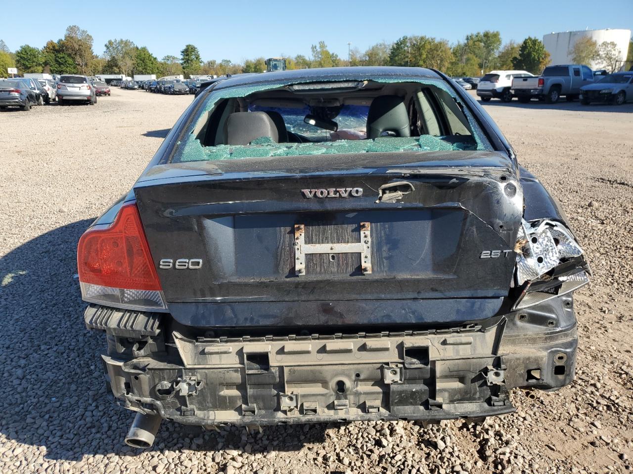 2005 Volvo S60 2.5T VIN: YV1RS592452477779 Lot: 82005425