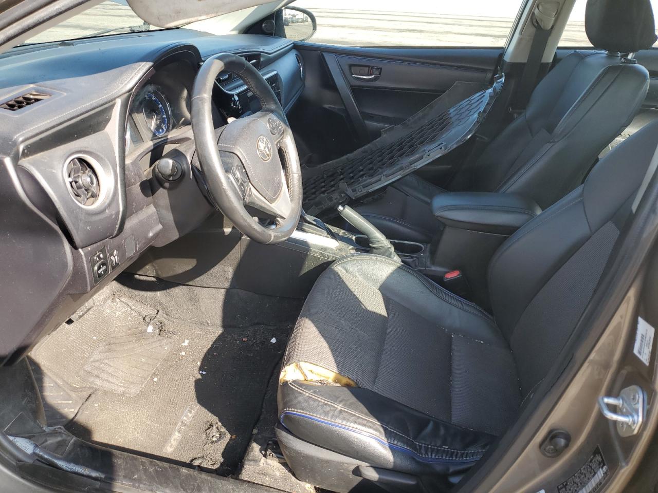 2017 Toyota Corolla L VIN: 5YFBURHEXHP630613 Lot: 81975835