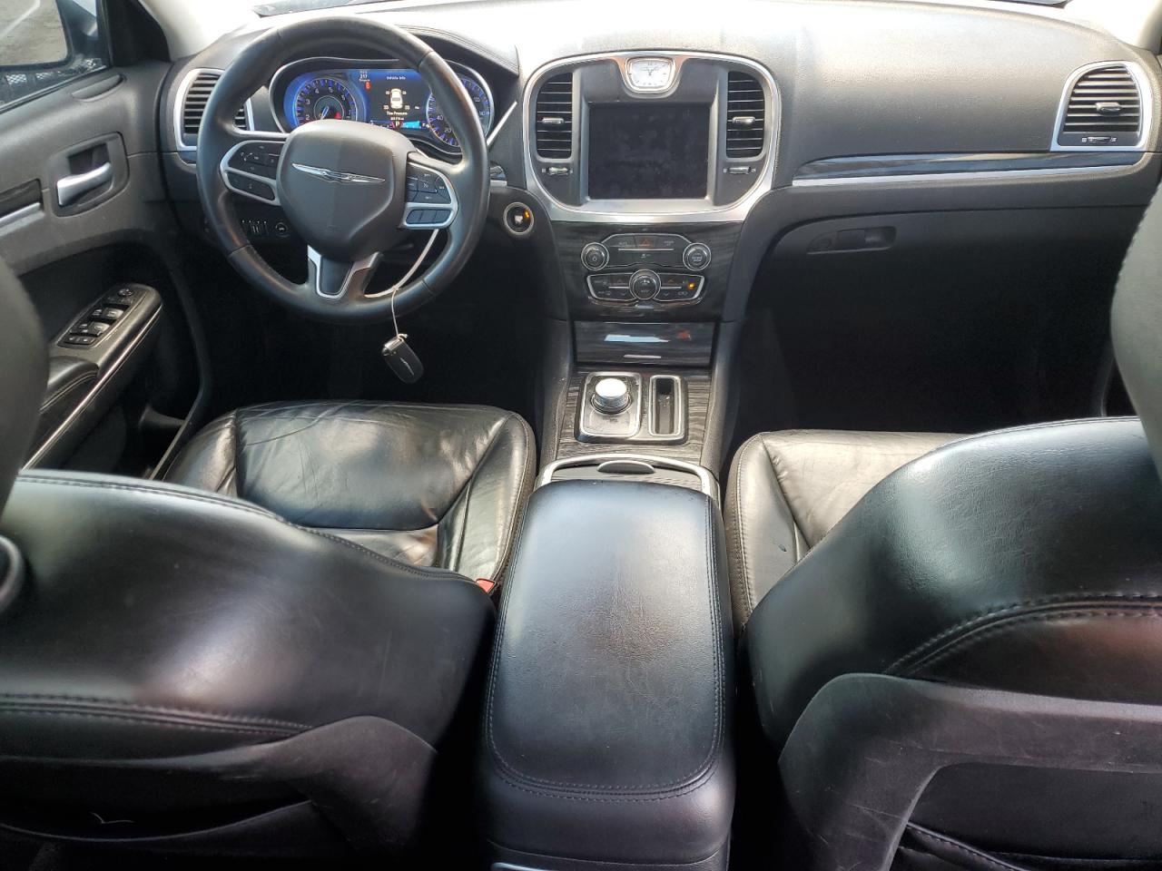 2017 Chrysler 300 Limited VIN: 2C3CCARGXHH610364 Lot: 90633875