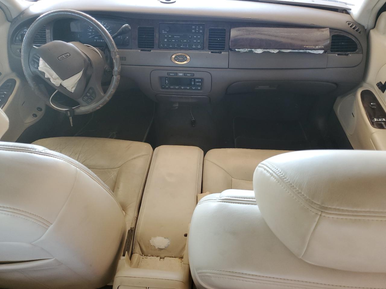 1998 Lincoln Town Car Cartier VIN: 1LNFM83W2WY619184 Lot: 87254435