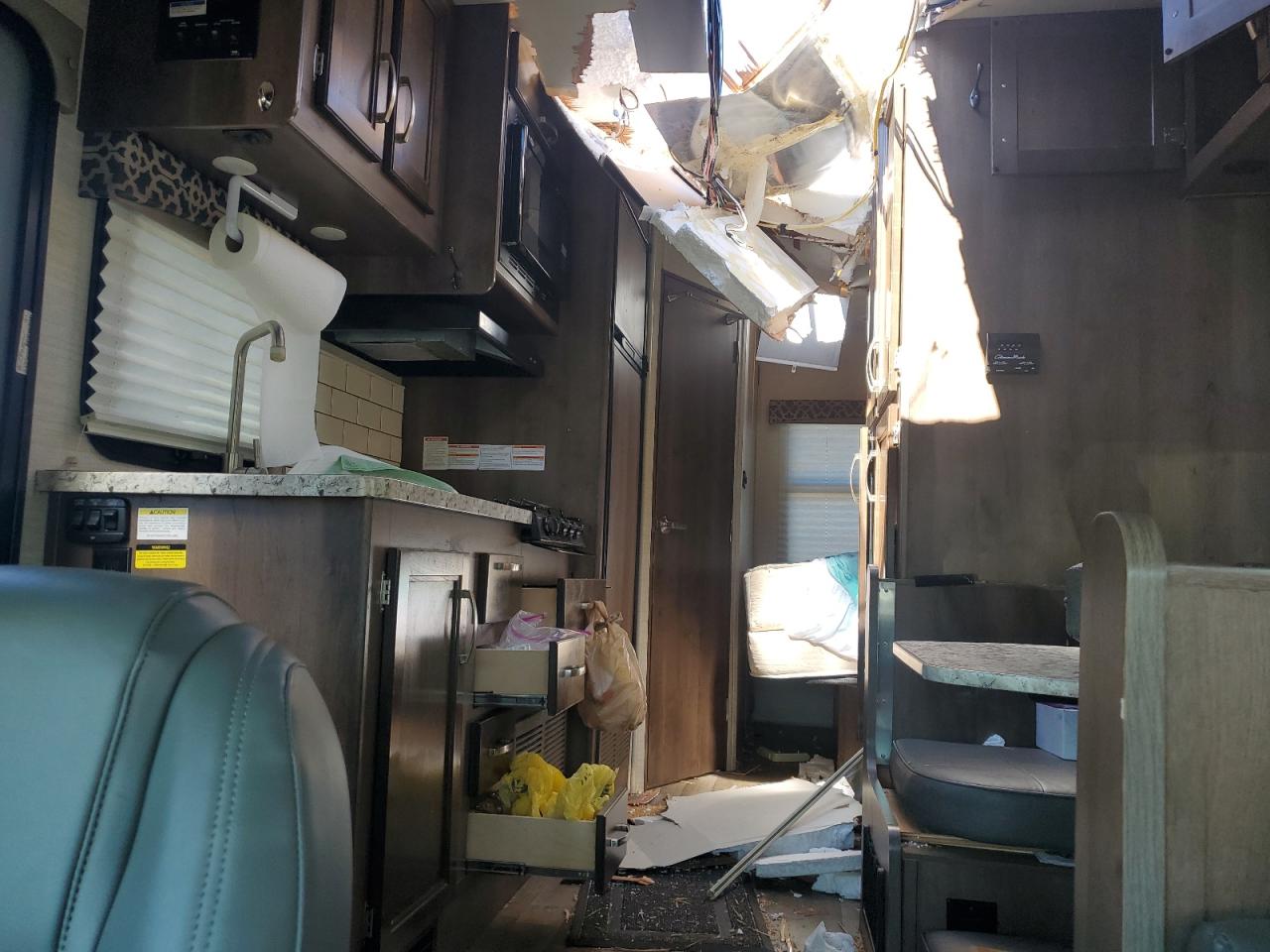 2018 Ford Econoline E450 Super Duty Cutaway Van VIN: 1FDXE4FS6JDC15503 Lot: 82184045