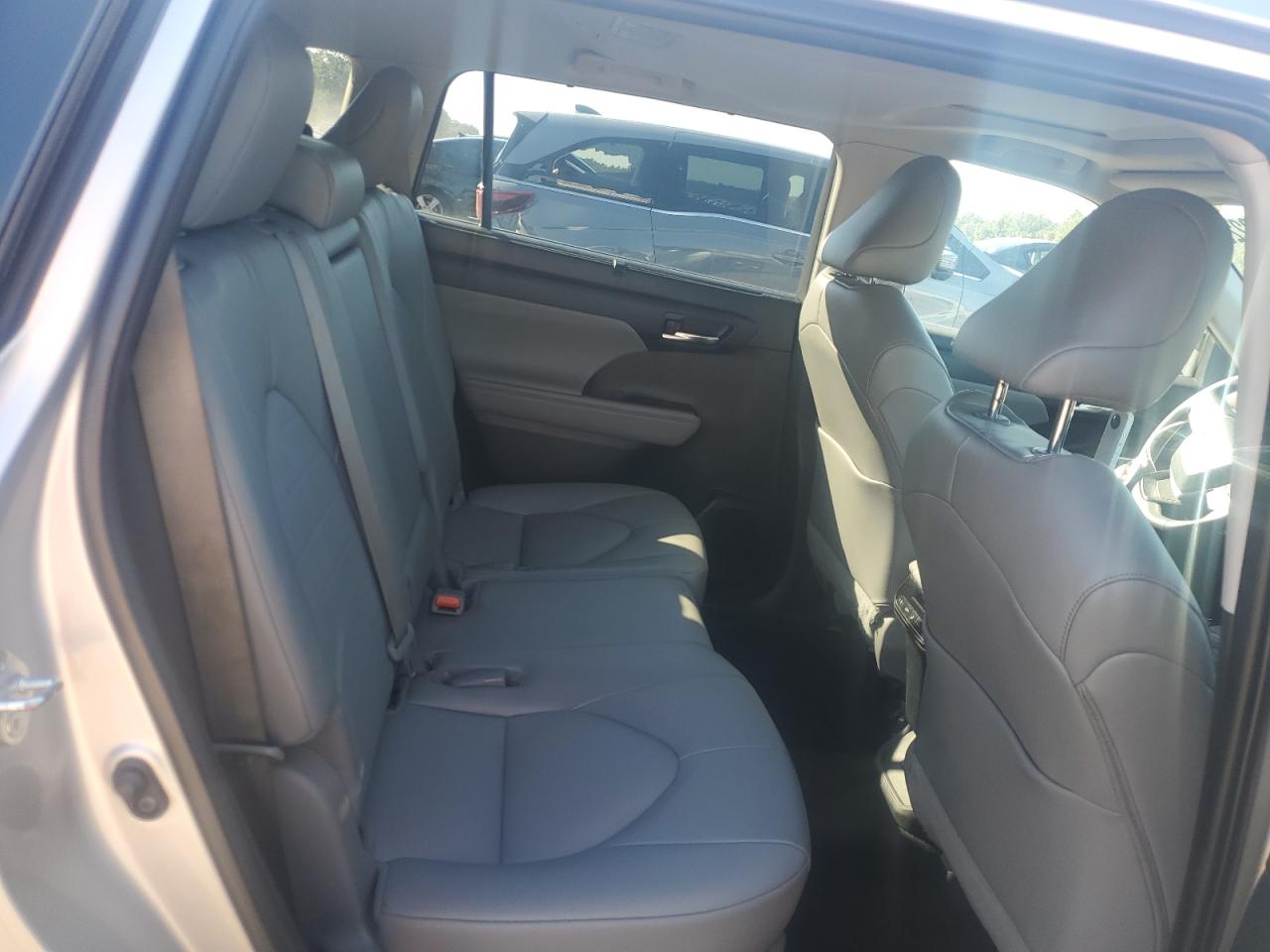 2022 Toyota Highlander Xle VIN: 5TDGZRAH4NS555812 Lot: 86330225