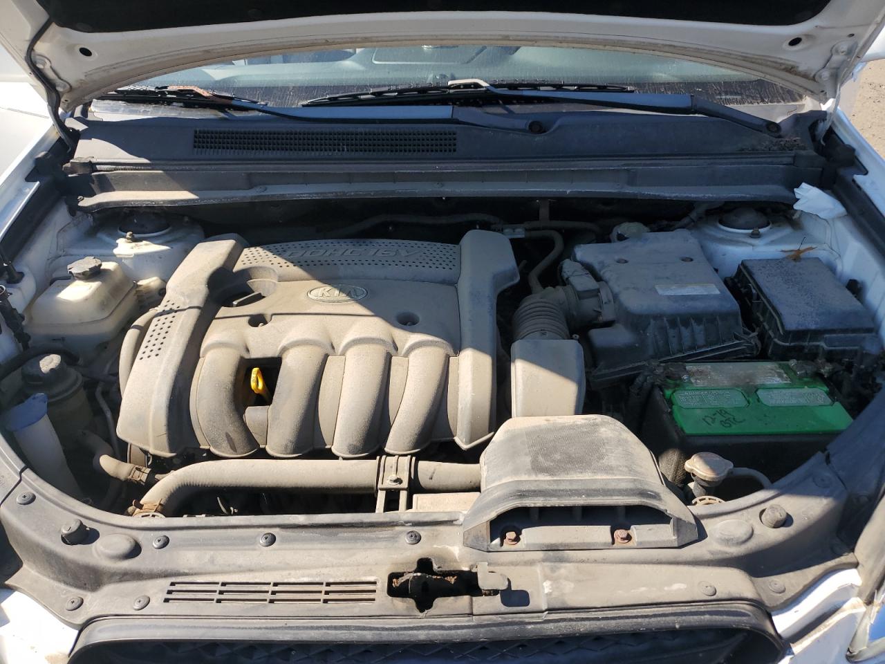 2007 Kia Rondo Base VIN: KNAFG525177086946 Lot: 85117845