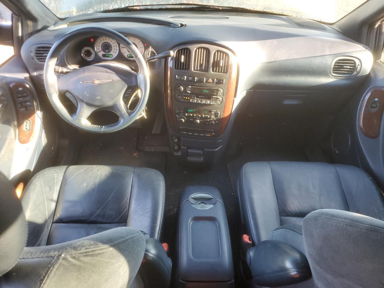 2001 Chrysler Town & Country Limited VIN: 2C8GP64L11R208539 Lot: 86694155