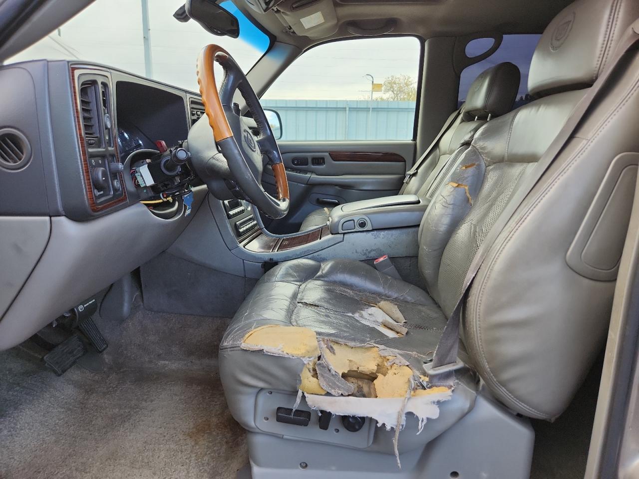 2002 Cadillac Escalade Luxury VIN: 1GYEK63N02R166148 Lot: 90056235