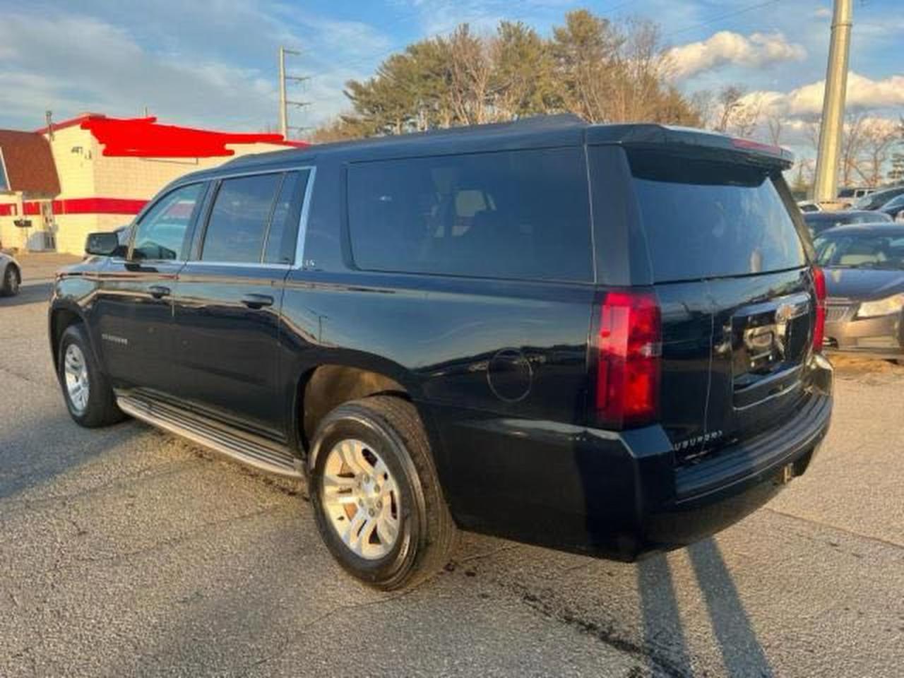 2015 Chevrolet Suburban K1500 Ls 1GNSKHEC4FR25217 photo #4
