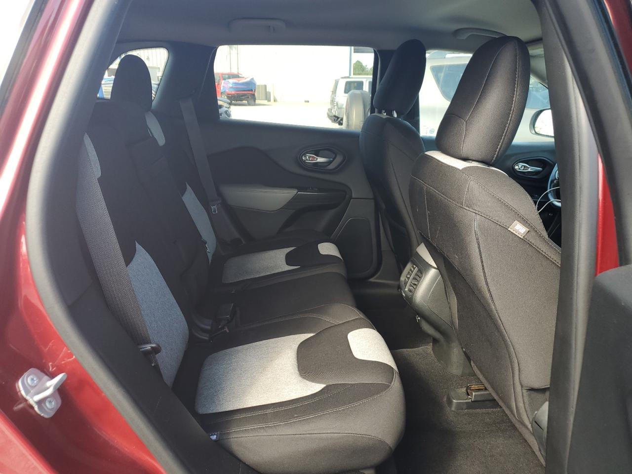 2014 Jeep Cherokee Latitude VIN: 1C4PJLCS2EW293303 Lot: 84480315