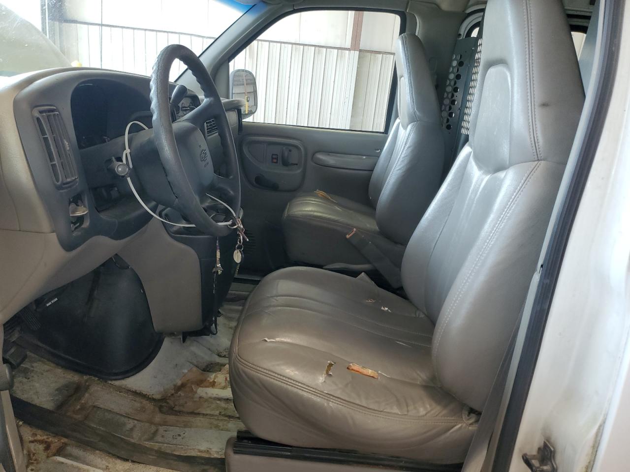 2000 Chev Express Cargo 3500 1 VIN: 1GCHG39R8Y1227847 Lot: 85160805