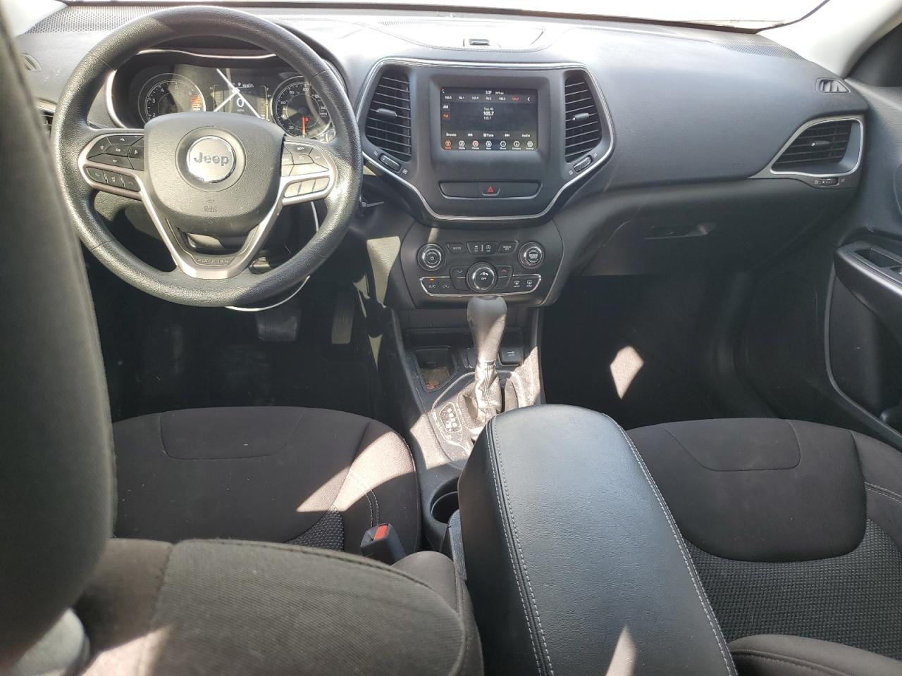 2019 Jeep Cherokee Latitude VIN: 1C4PJLCB4KD114329 Lot: 82506245