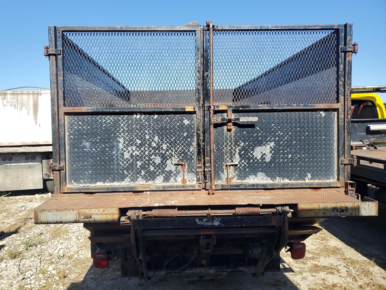 2001 Ford F550 Super Duty VIN: 1FDAF56F61EC58924 Lot: 85175945