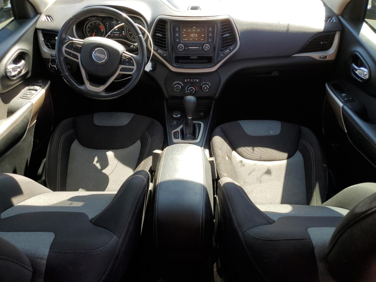 2018 Jeep Cherokee Latitude VIN: 1C4PJMCX9JD521594 Lot: 81963455