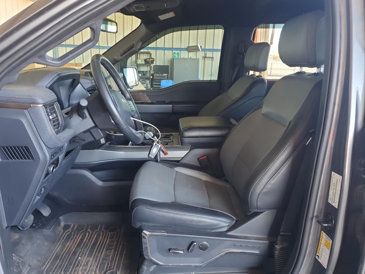 2023 Ford F150 Lightning Pro VIN: 1FTVW1EL1PWG18593 Lot: 86508595