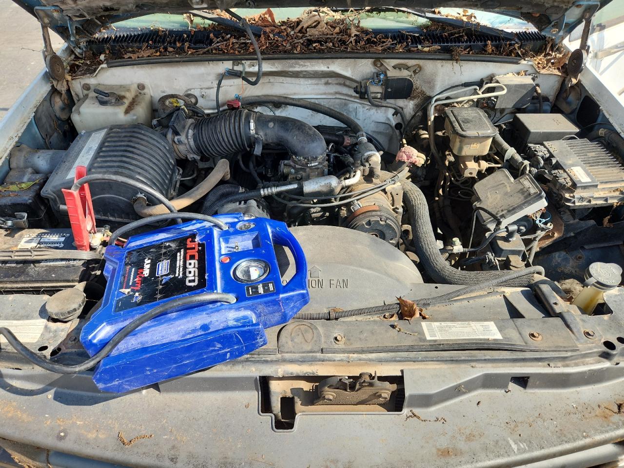 2000 Chevrolet Gmt-400 C3500 VIN: 1GBJC34R3YF426185 Lot: 82289655