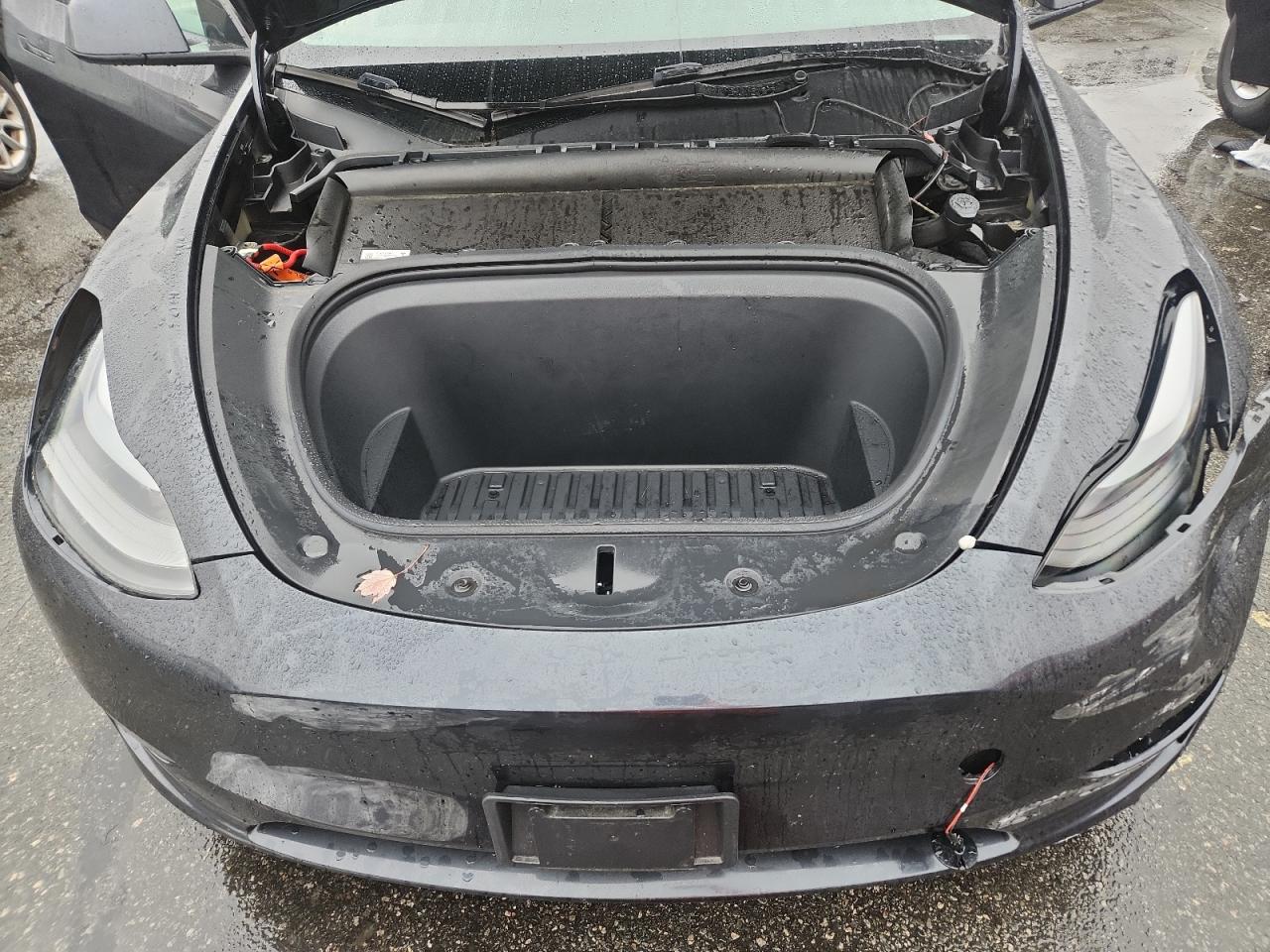 2024 Tesla Model Y VIN: 7SAYGDED9RF018824 Lot: 89921355