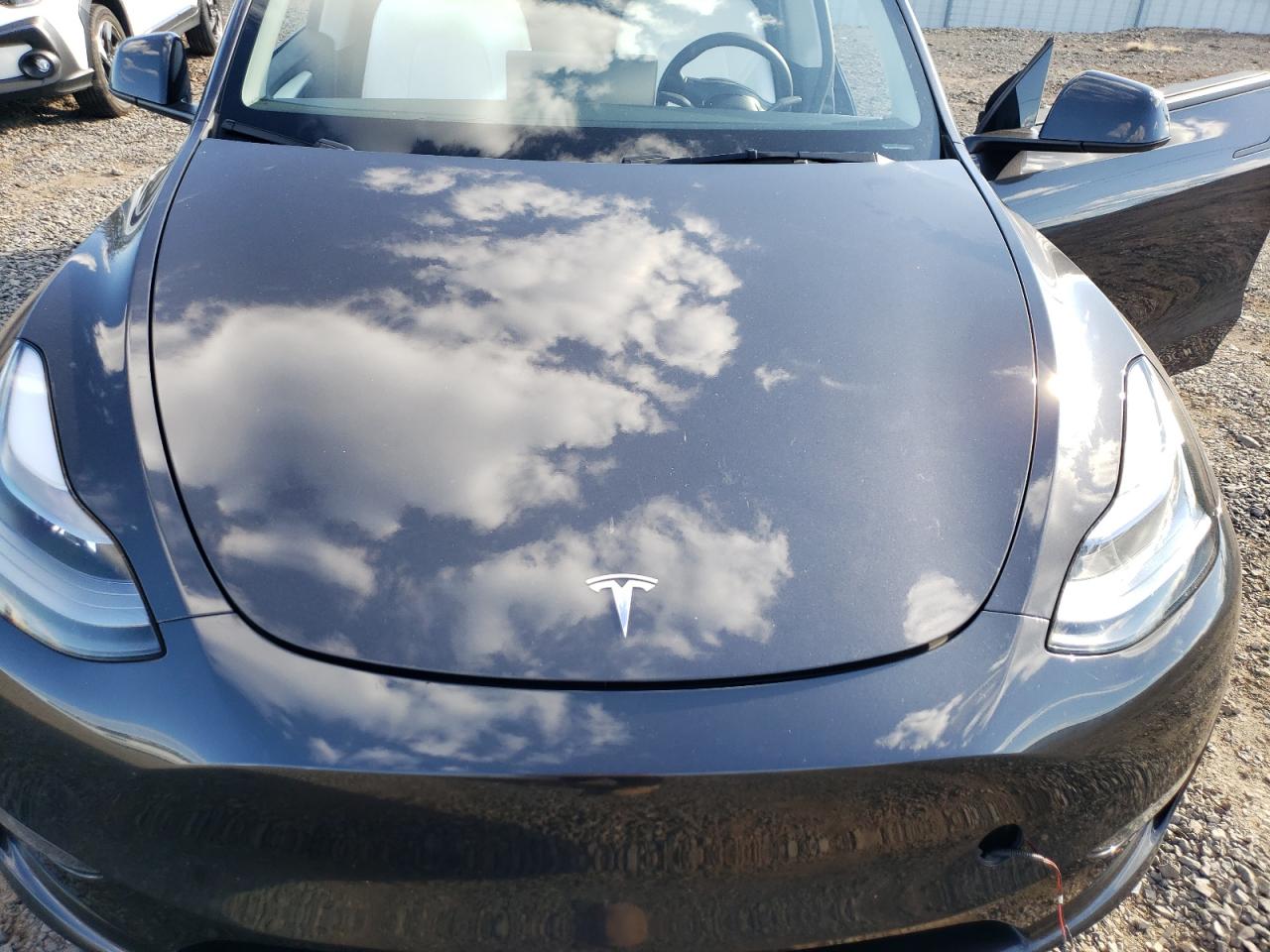 2024 Tesla Model Y VIN: 7SAYGAEE2RF177790 Lot: 89865165
