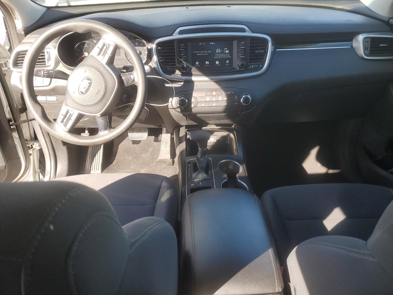 2019 Kia Sorento L VIN: 5XYPGDA34KG465758 Lot: 85674145