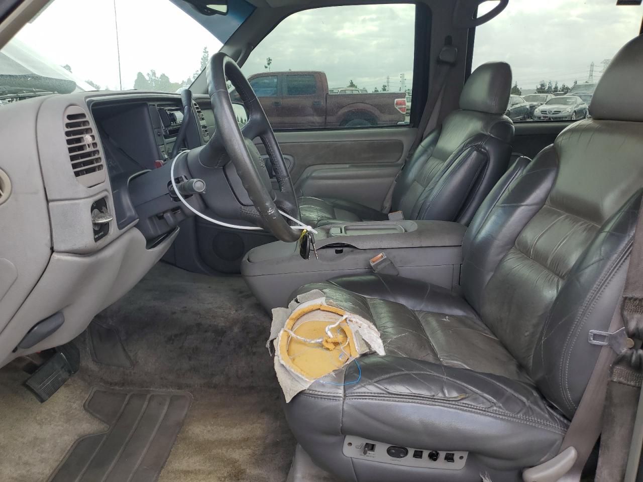 2000 Chevrolet Tahoe C1500 VIN: 1GNEC13RXYR113305 Lot: 82353245