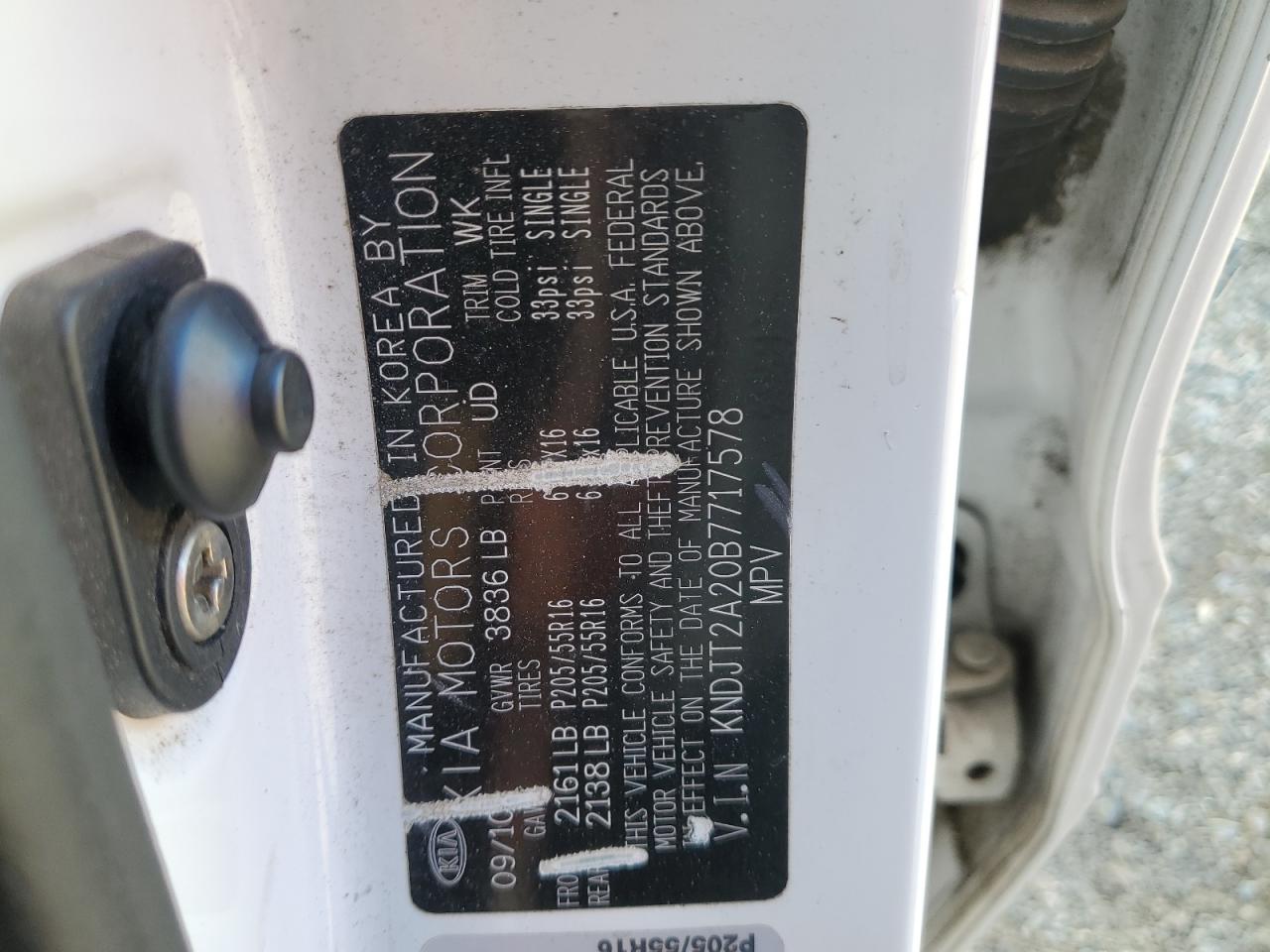 2011 Kia Soul + VIN: KNDJT2A20B7717578 Lot: 82250055