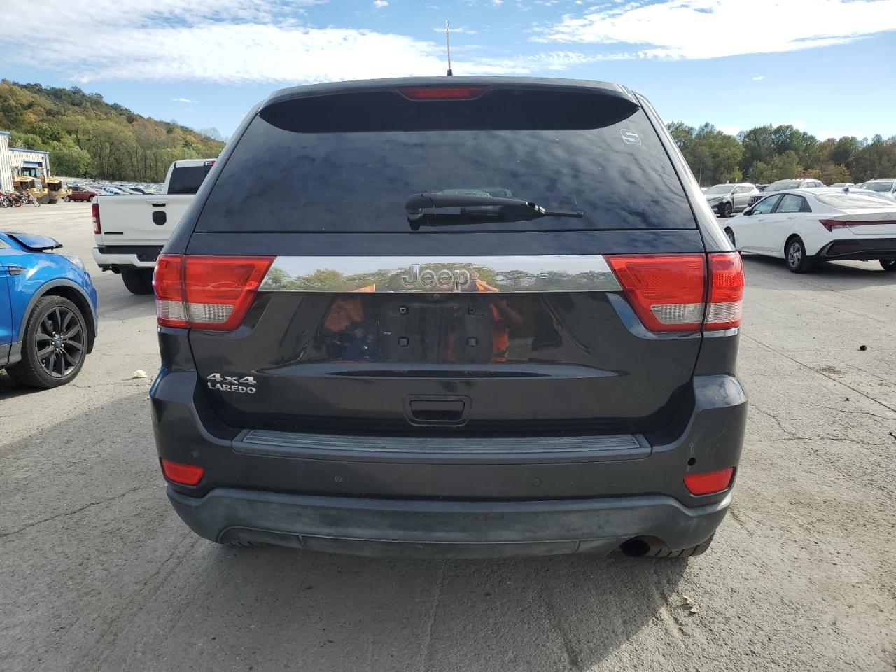2011 Jeep Grand Cherokee Laredo VIN: 1J4RR4GG8BC609081 Lot: 82496035