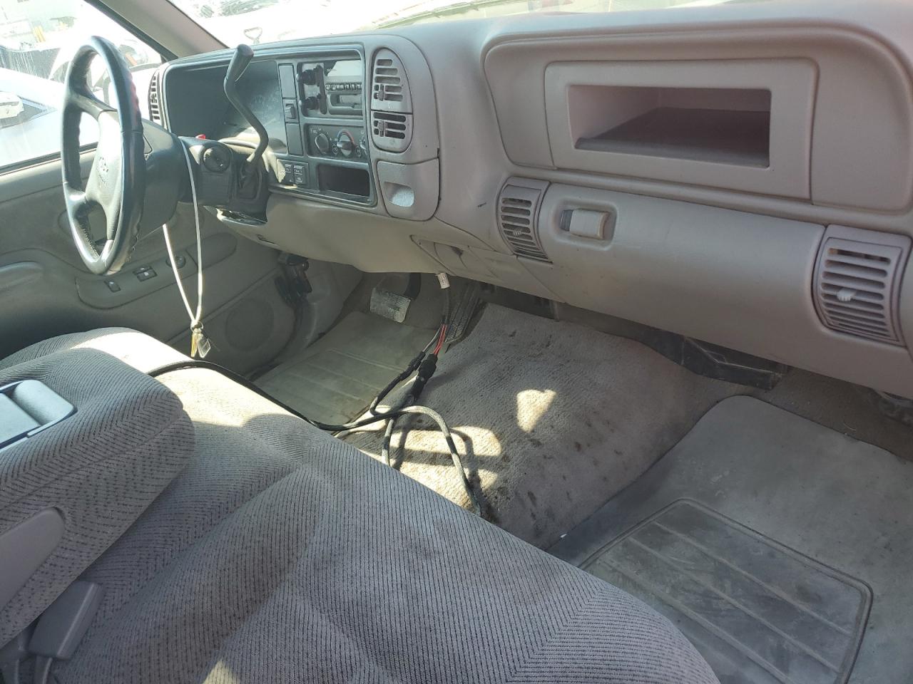 2000 Chevrolet Gmt-400 K2500 VIN: 1GCGK24J2YR183738 Lot: 84899265