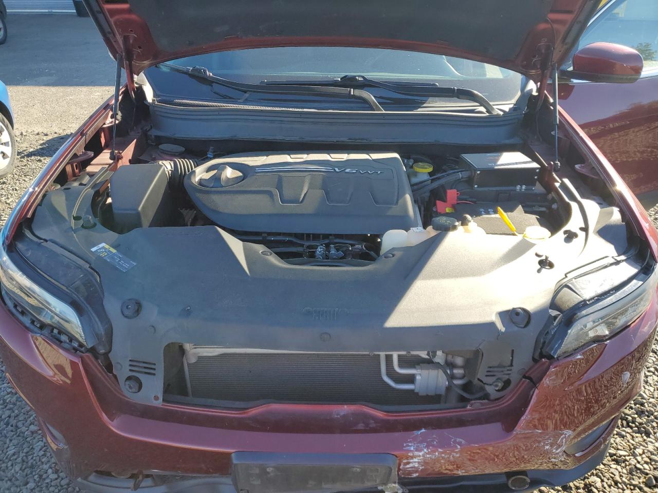 2019 Jeep Cherokee Latitude Plus VIN: 1C4PJMLX8KD105117 Lot: 85863375