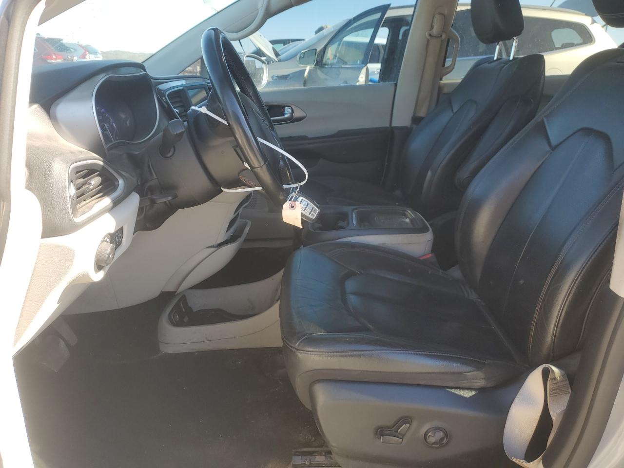 2020 Chrysler Pacifica Touring L VIN: 2C4RC1BG0LR276915 Lot: 89736745