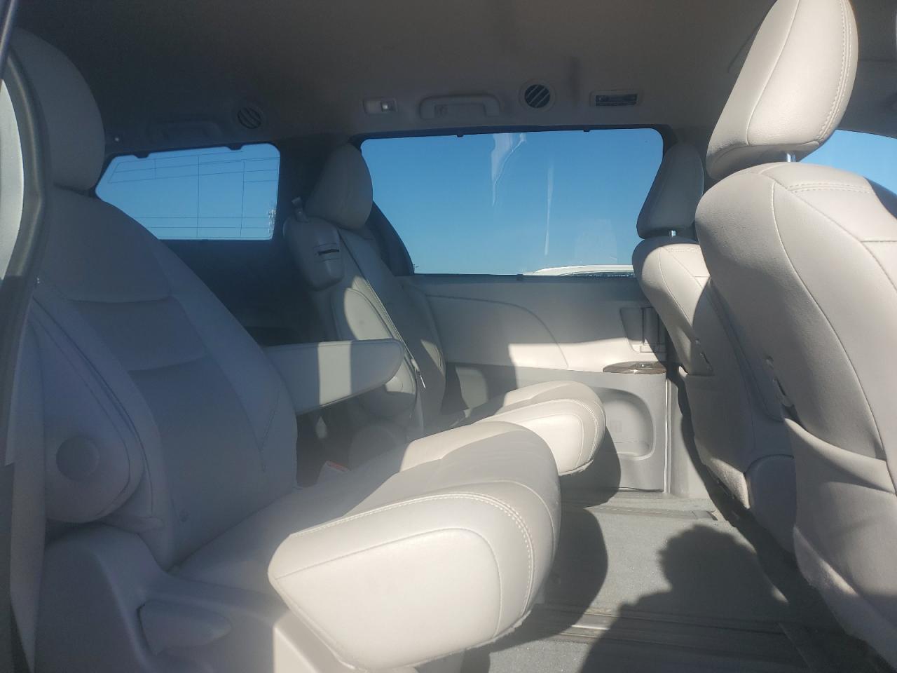 2016 Toyota Sienna Xle VIN: 5TDYK3DCXGS748698 Lot: 84625385