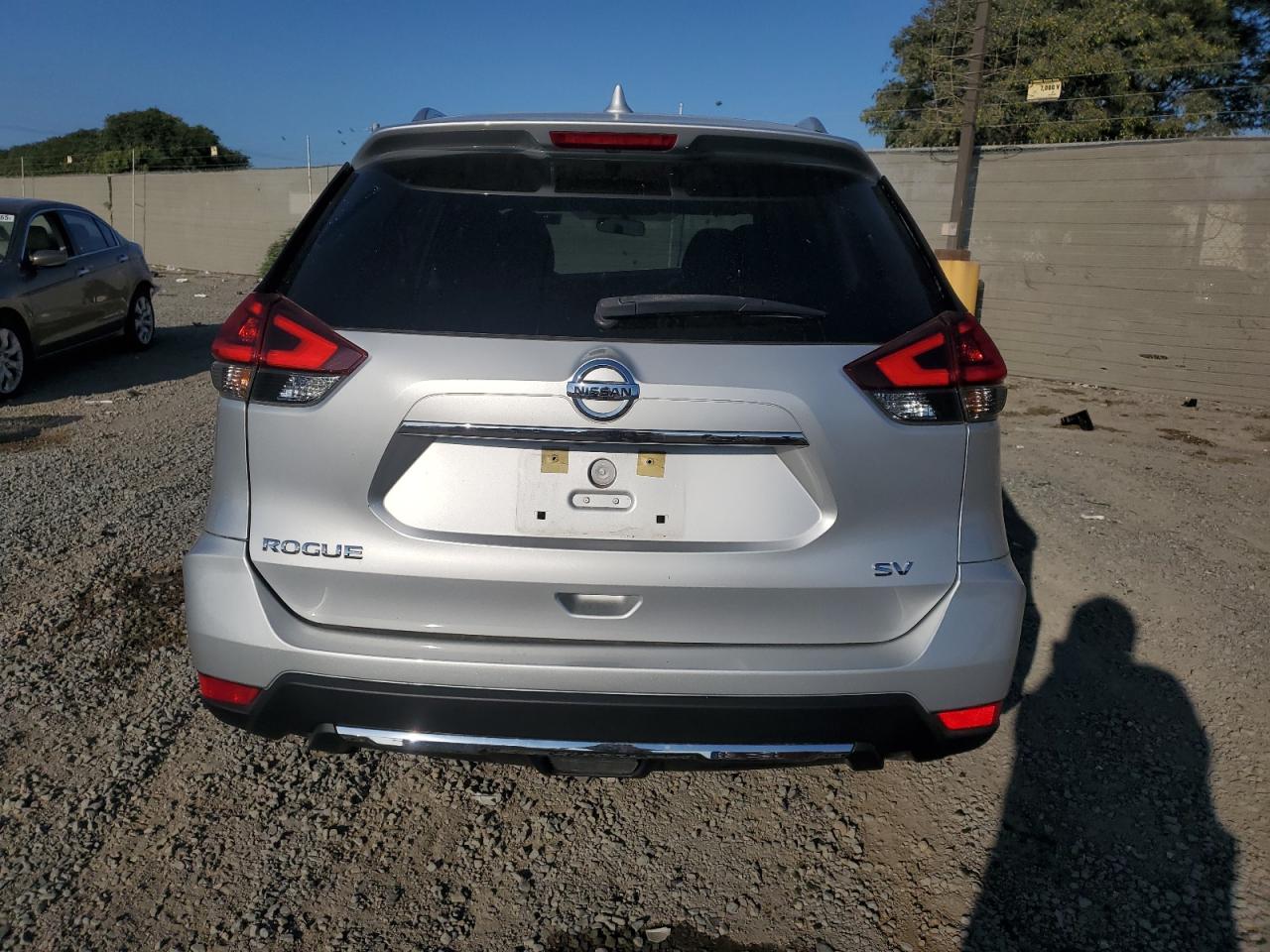 2018 Nissan Rogue S VIN: KNMAT2MT1JP553857 Lot: 81915795