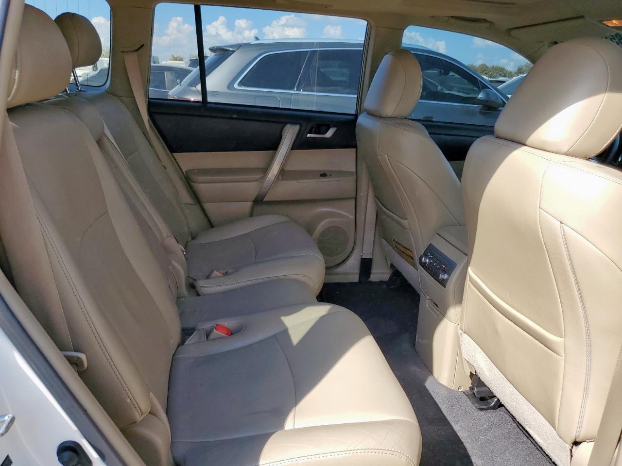 2011 Toyota Highlander Base VIN: 5TDZK3EHXBS029975 Lot: 85879775