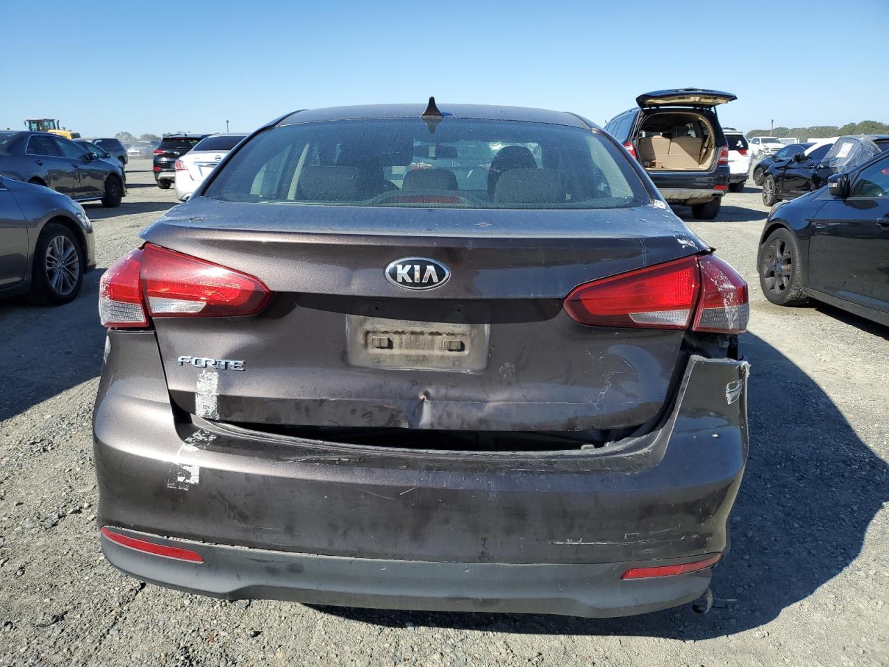 2017 Kia Forte Lx VIN: 3KPFK4A73HE115489 Lot: 85131225