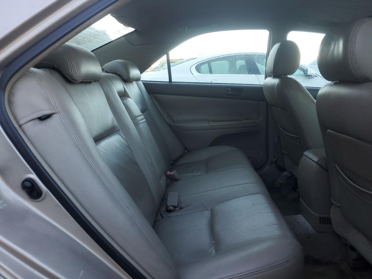 2004 Toyota Camry Le VIN: 4T1BE32K24U270156 Lot: 82449765