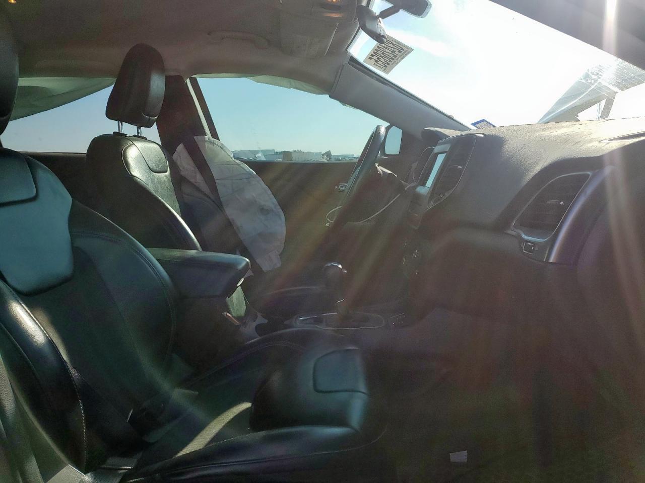 2019 Jeep Cherokee Latitude Plus VIN: 1C4PJLLB9KD312369 Lot: 82426855