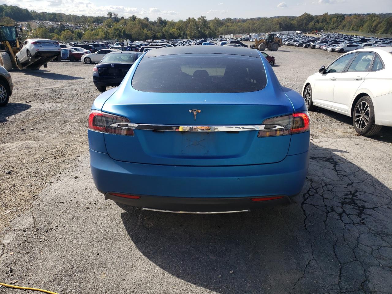2015 Tesla Model S VIN: 5YJSA1E21FF118915 Lot: 85108965