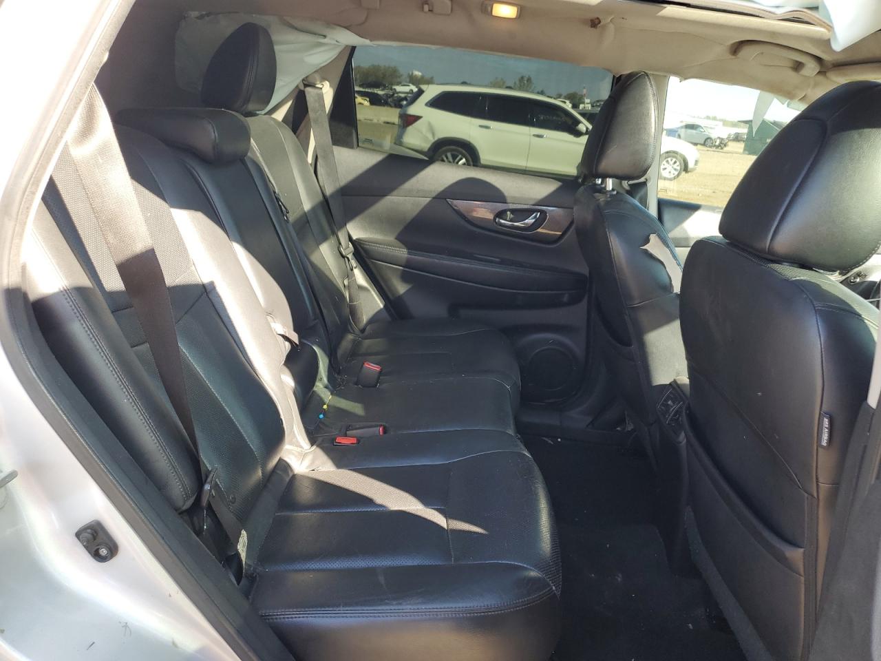 2015 Nissan Rogue S VIN: 5N1AT2MV9FC764395 Lot: 82327345