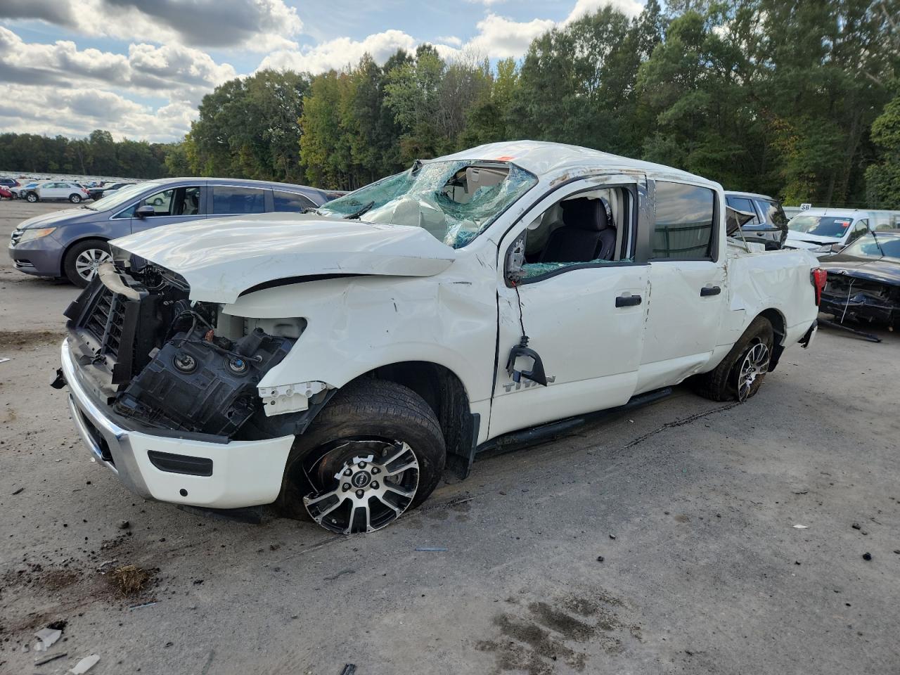 2023 Nissan Titan Sv