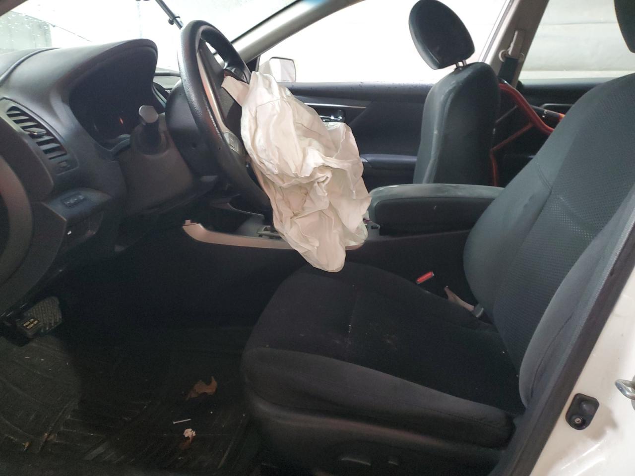 2015 Nissan Altima 2.5 VIN: 1N4AL3AP2FC104821 Lot: 82440075