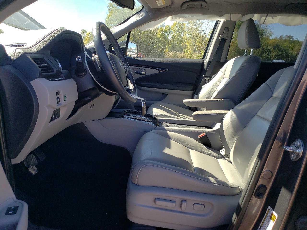 2017 Honda Pilot Touring VIN: 5FNYF6H95HB054723 Lot: 84872875