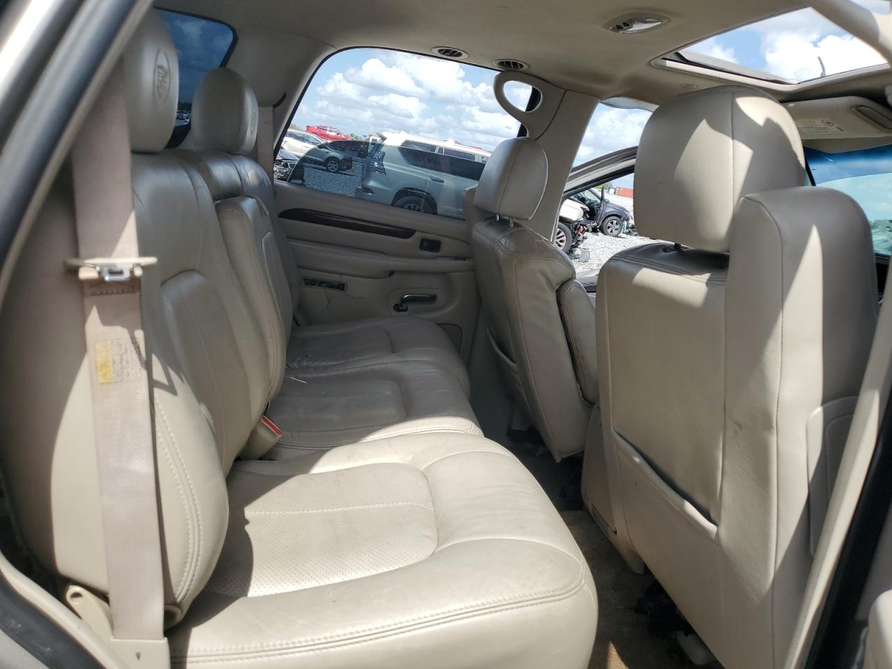 2002 Cadillac Escalade Luxury VIN: 1GYEC63T52R238019 Lot: 85906145