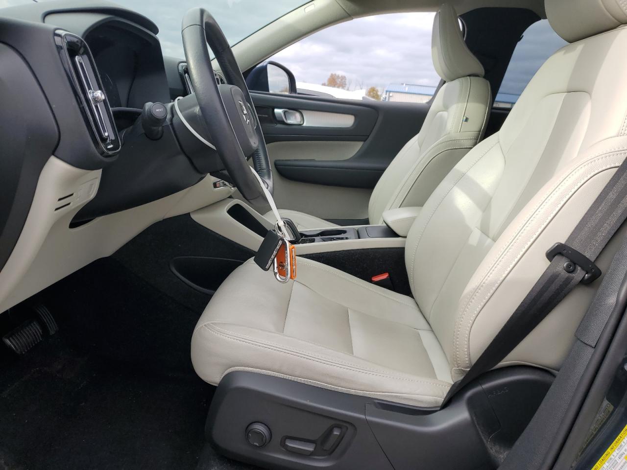 2021 Volvo Xc40 T5 Momentum VIN: YV4162UK3M2421566 Lot: 89510805