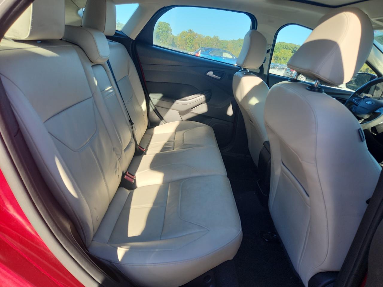 2015 Ford Focus Titanium VIN: 1FADP3N2XFL311179 Lot: 82414325