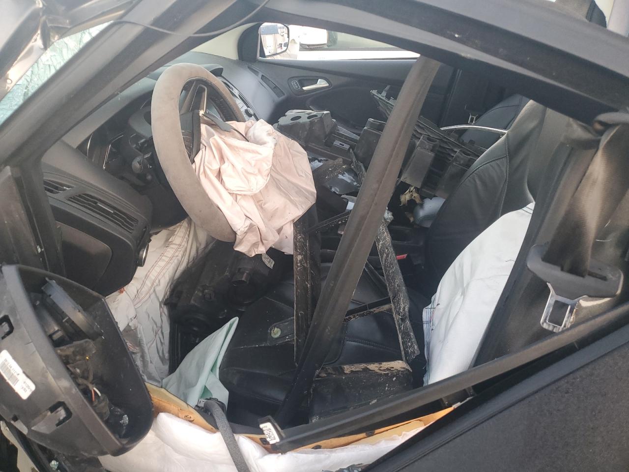 2015 Ford Focus Se VIN: 1FADP3K28FL218536 Lot: 85725245