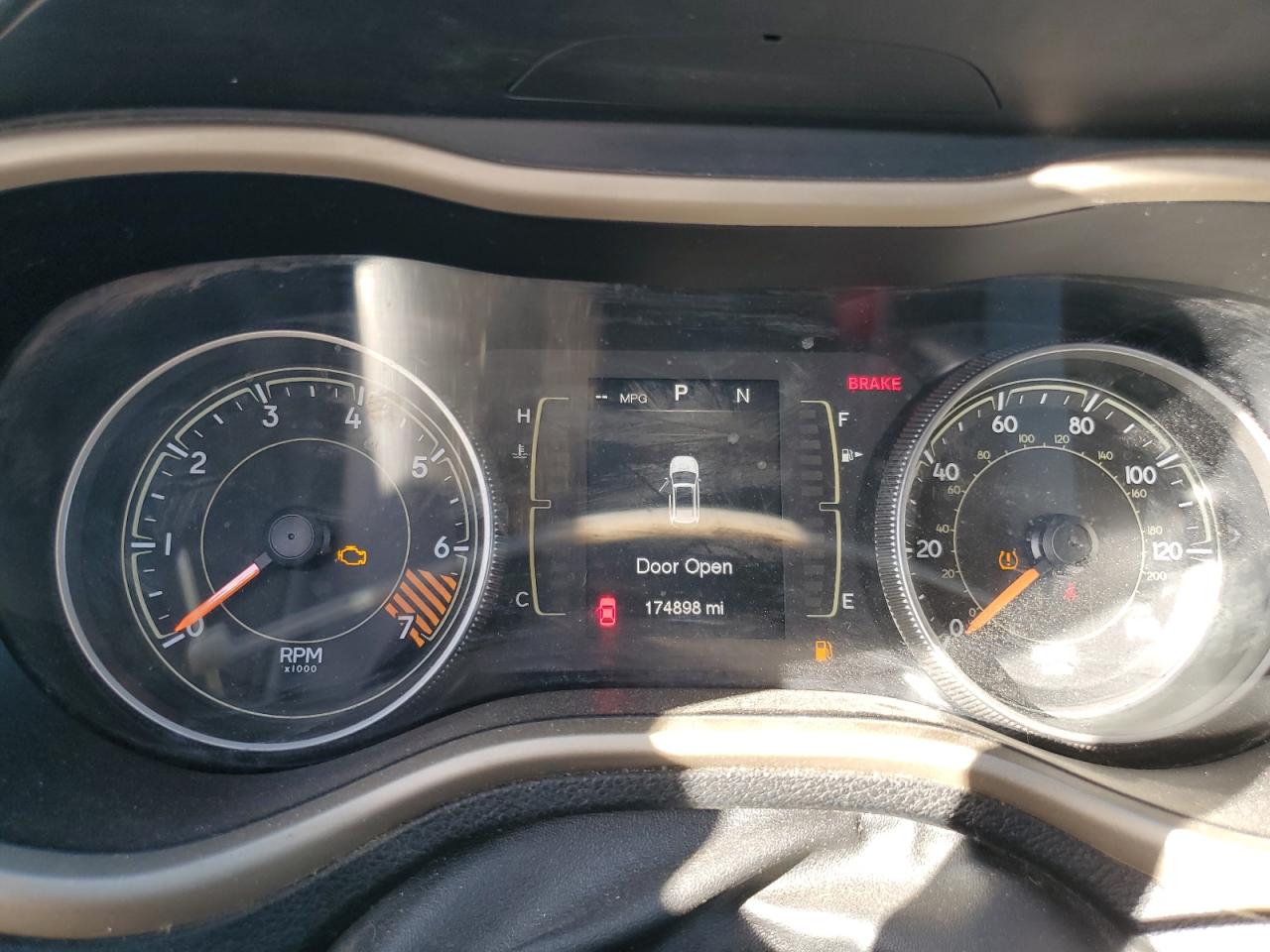 2015 Jeep Cherokee Latitude VIN: 1C4PJLCB9FW683946 Lot: 90646495