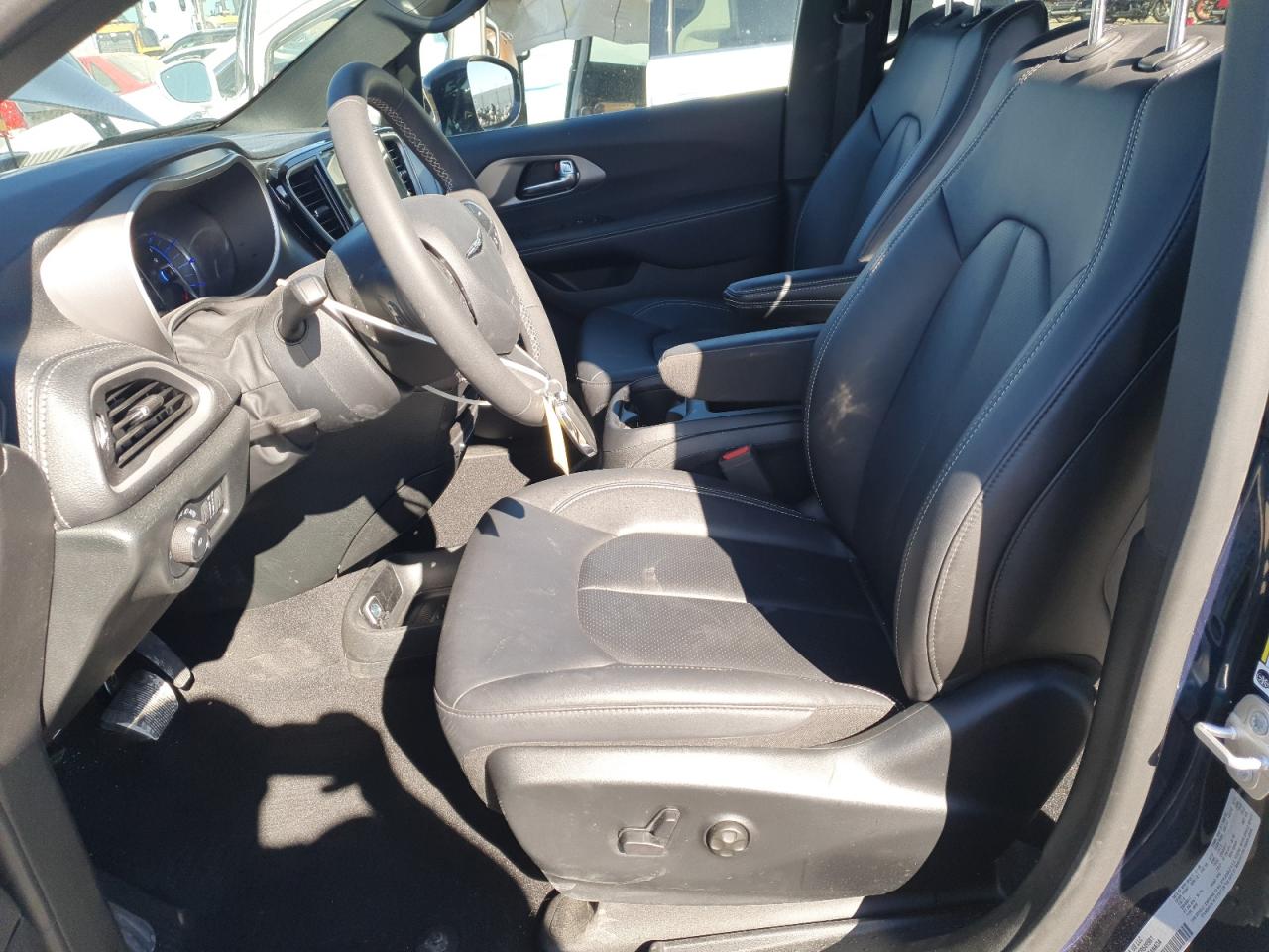 2025 Chrysler Pacifica Hybrid Select VIN: 2C4RC1S70SR549981 Lot: 82570655