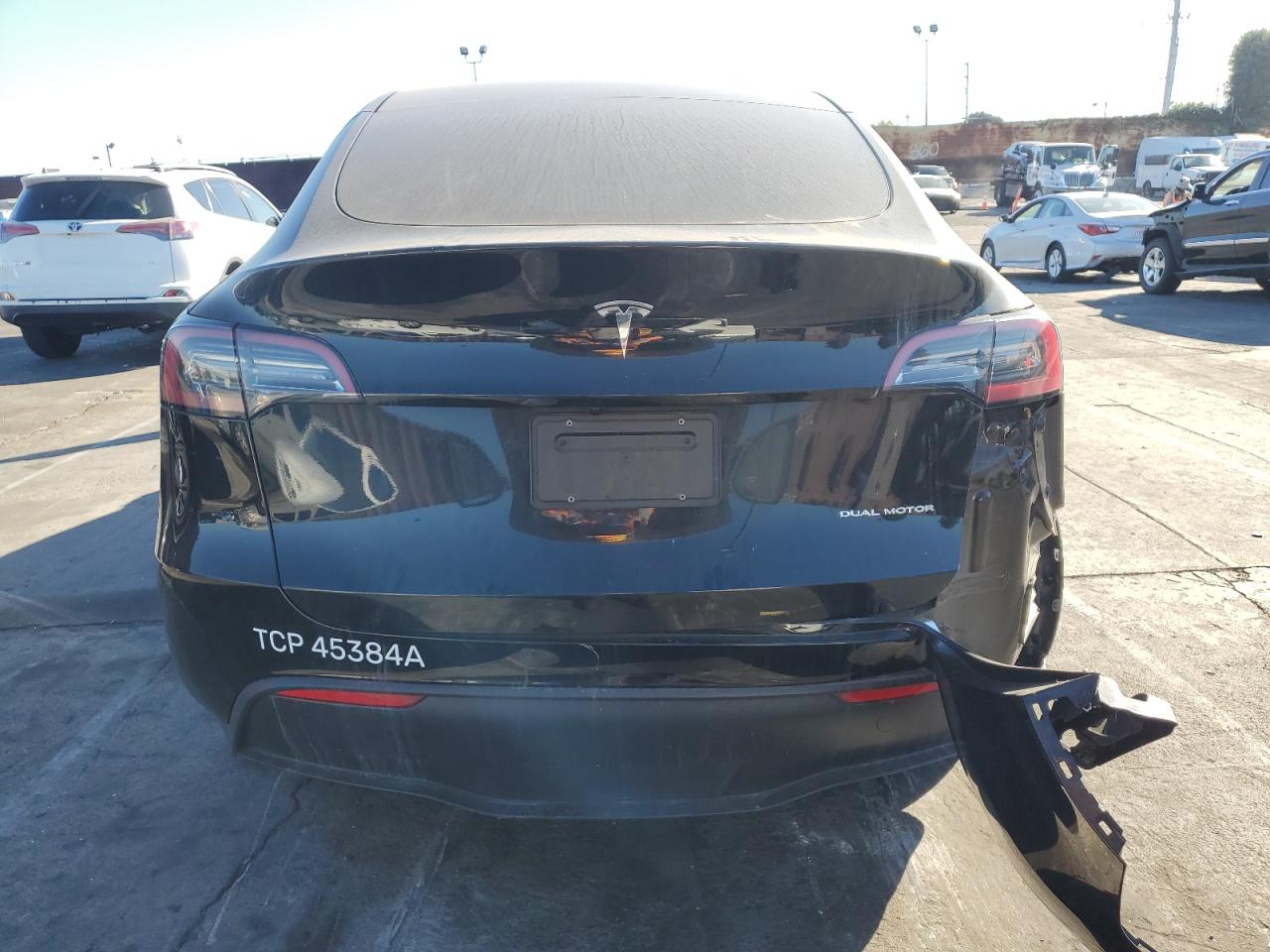 2024 Tesla Model Y VIN: 7SAYGDEE2RF105599 Lot: 90643845