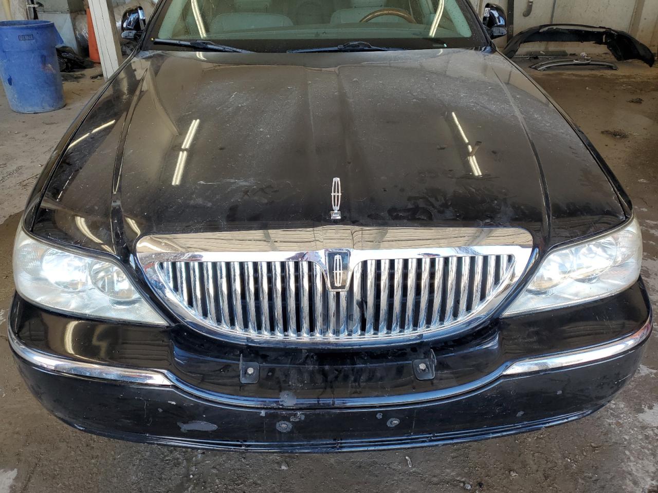 2009 Lincoln Town Car Signature Limited VIN: 2LNHM82V09X625748 Lot: 86120545