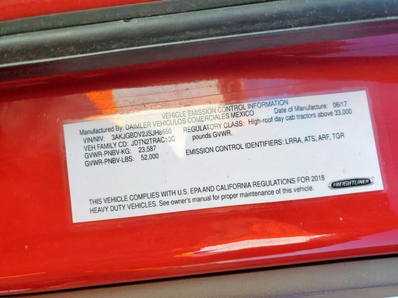 2018 Freightliner Cascadia 113 Semi Truck VIN: 3AKJGBDV2JSJH8650 Lot: 90472025