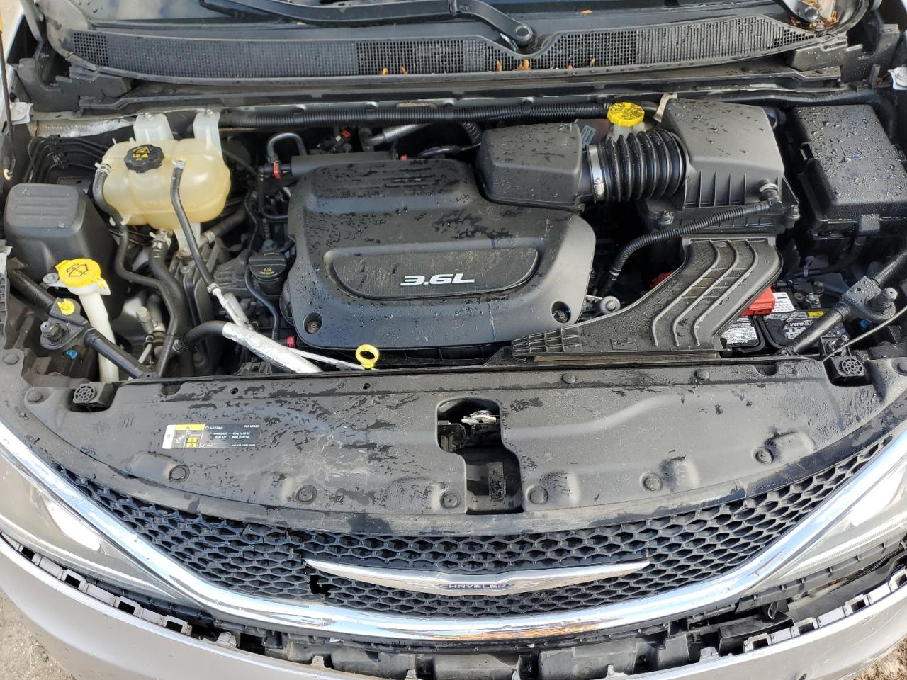 2018 Chrysler Pacifica Touring L VIN: 2C4RC1BG0JR210992 Lot: 90378685