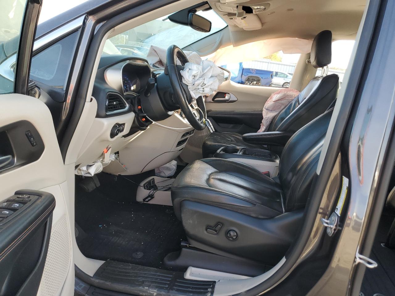 2020 Chrysler Pacifica Touring L VIN: 2C4RC1BG0LR134662 Lot: 82676355